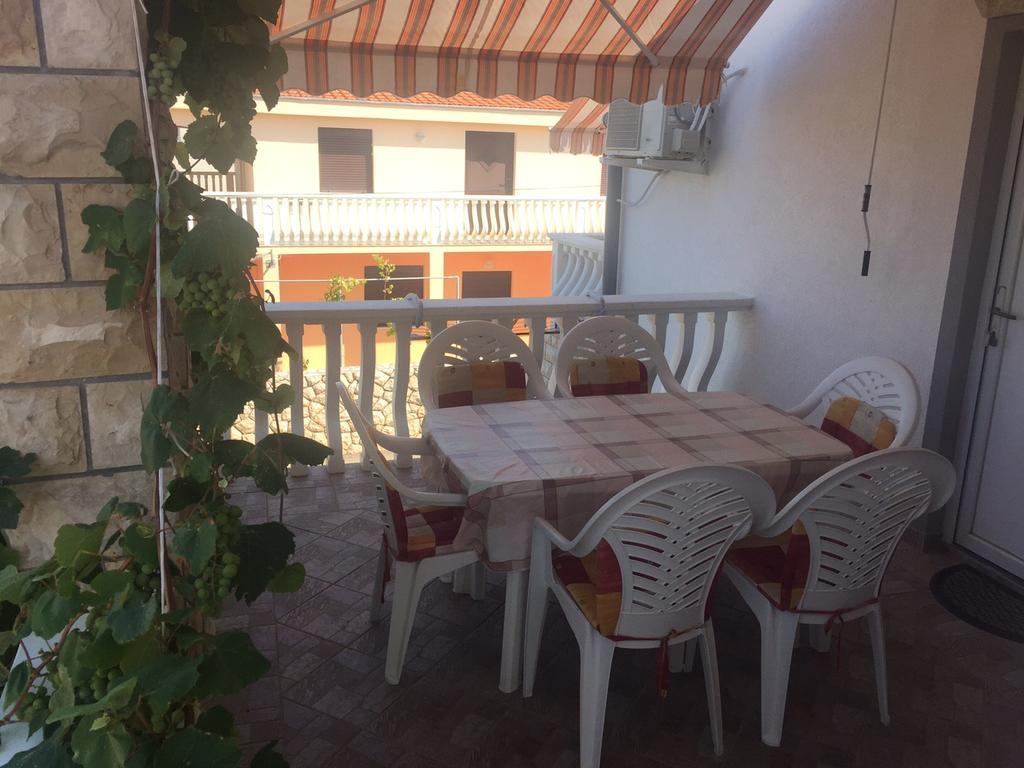 Apartment Krmpotic Vir Cameră foto